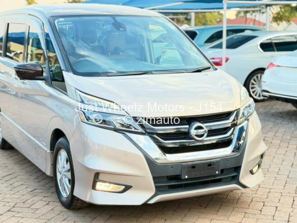 2017 Nissan  Serena