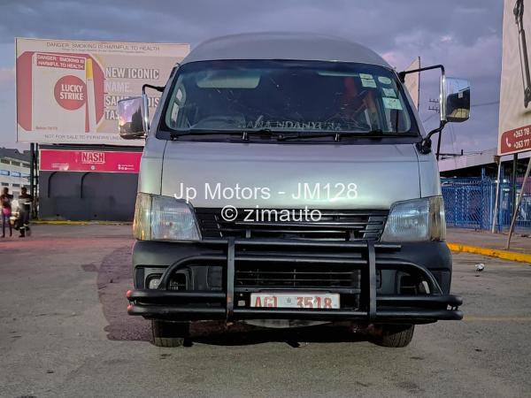 2004 Nissan  Caravan