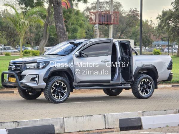 2020 - Toyota  Hilux