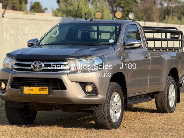 2017 - Toyota  Hilux