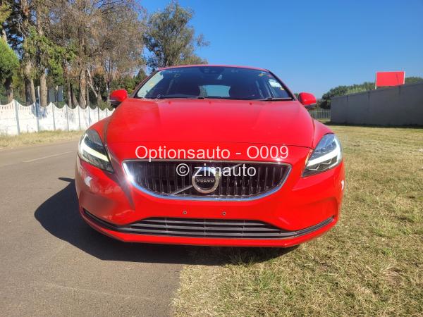 2017 - Volvo  V40
