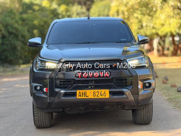 2021 - Toyota  Hilux