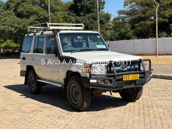 2017 Toyota  Land Cruiser 76