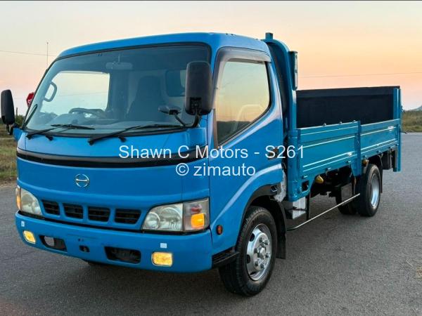 2010 Hino Dutro