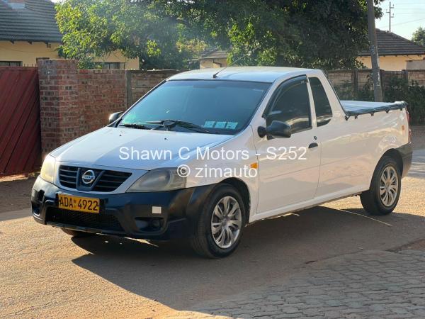 2015 Nissan  NP200