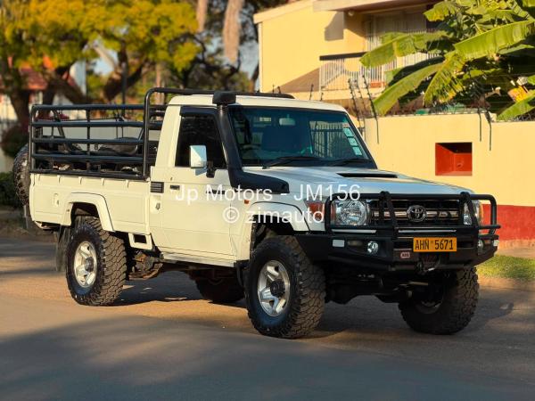 2016 Toyota  Land Cruiser 79
