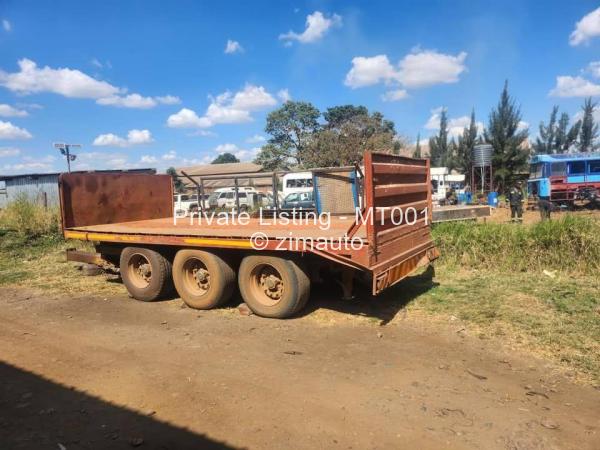 Flat deck trailer