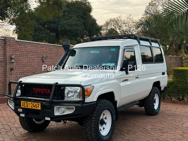 2017 Toyota  Land Cruiser