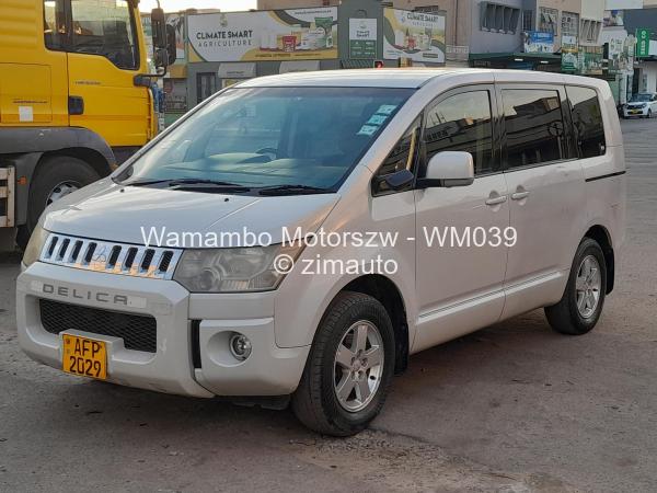 2013 Mitsubishi  Delica