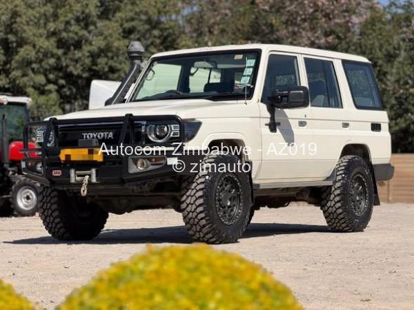 2017 Toyota  Land Cruiser 76