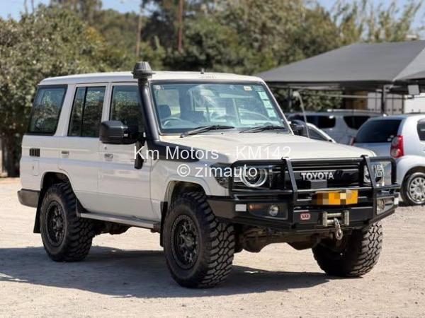 2017 Toyota  Land Cruiser 76