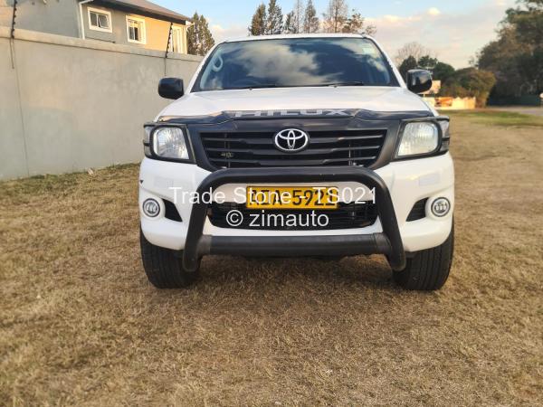 2013 Toyota  Hilux