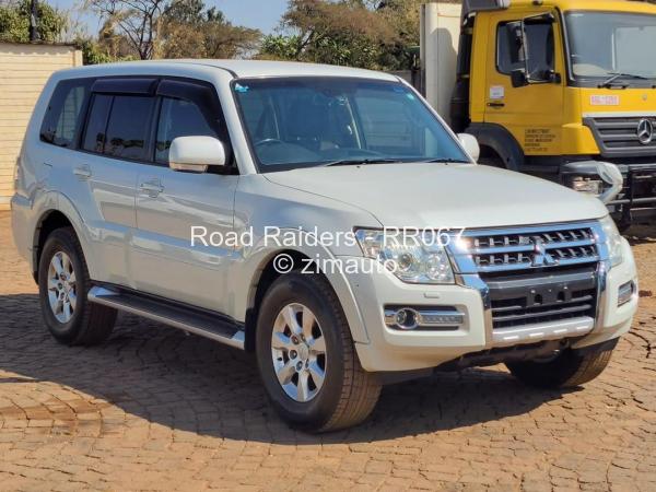 2016 Mitsubishi  Pajero