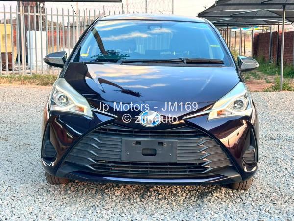 2017 Toyota  Vitz