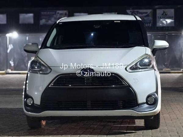 2017 Toyota  Sienta