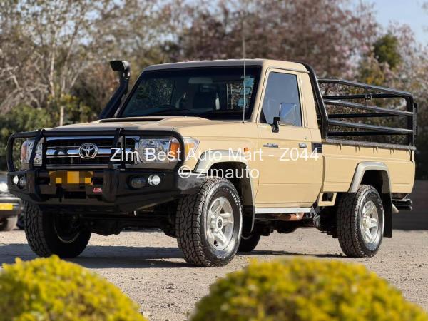 2018 Toyota  Land Cruiser 79