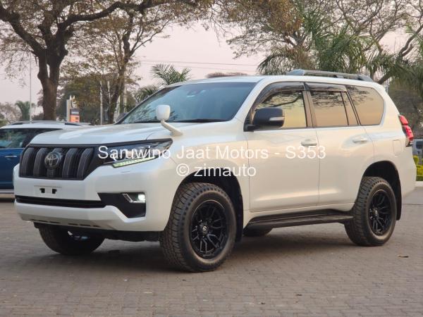 2018 Toyota  Land Cruiser Prado