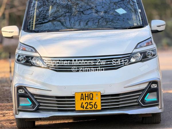 2017 Nissan  Serena