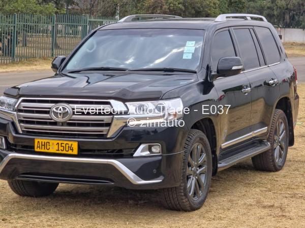 2017 - Toyota  Land Cruiser 200