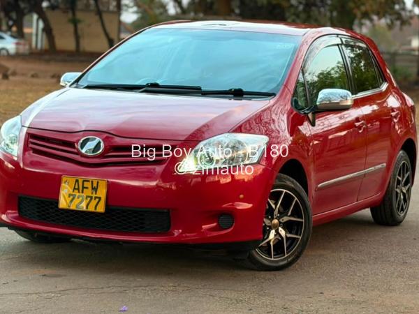 2012 Toyota  Auris