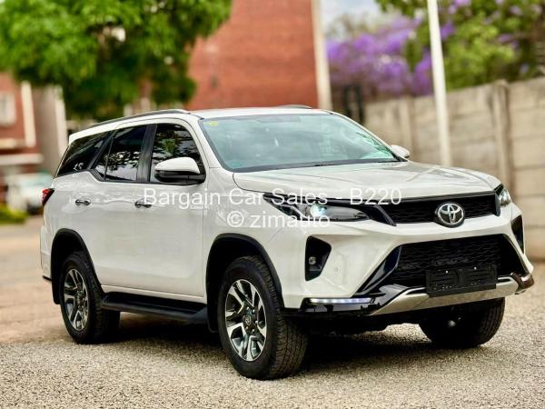 2024 Toyota  Fortuner