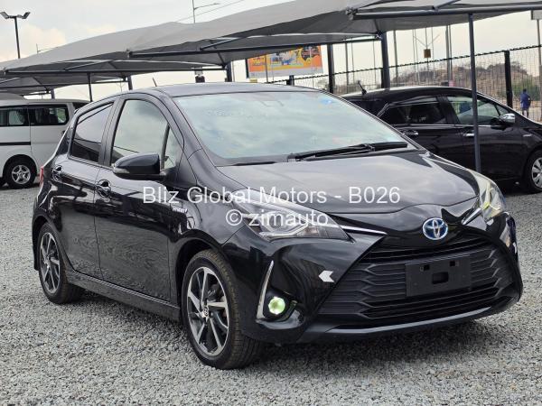 2017 Toyota  Vitz