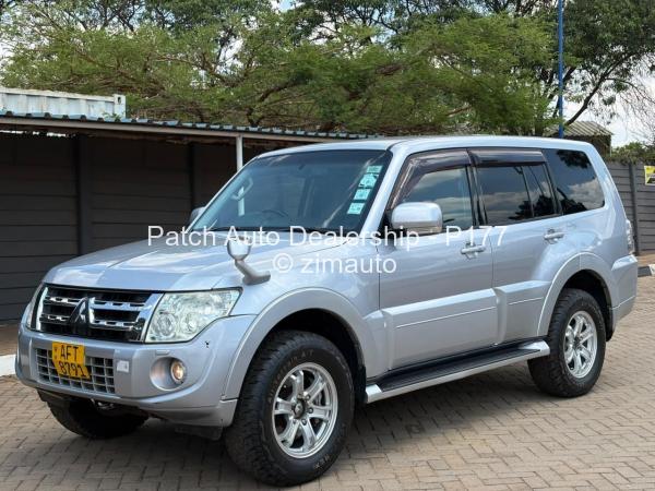 2013 Mitsubishi  Pajero