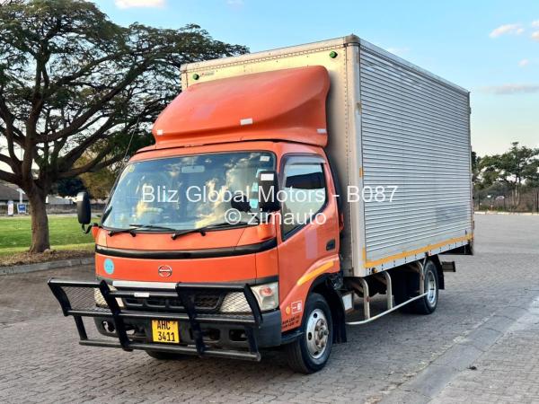2014 Hino Dutro