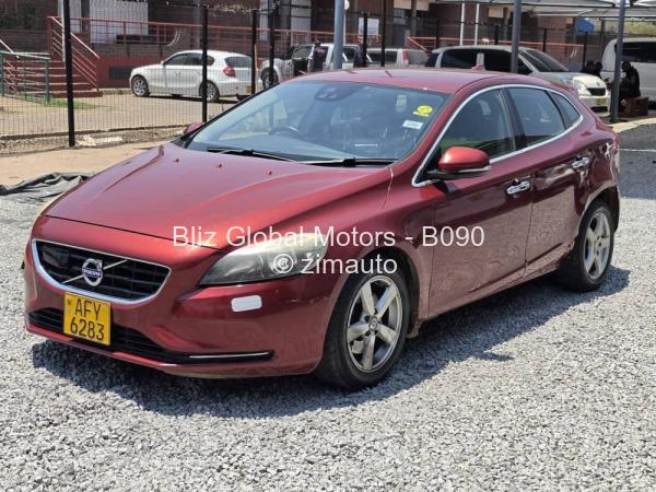 2017 Volvo  V40