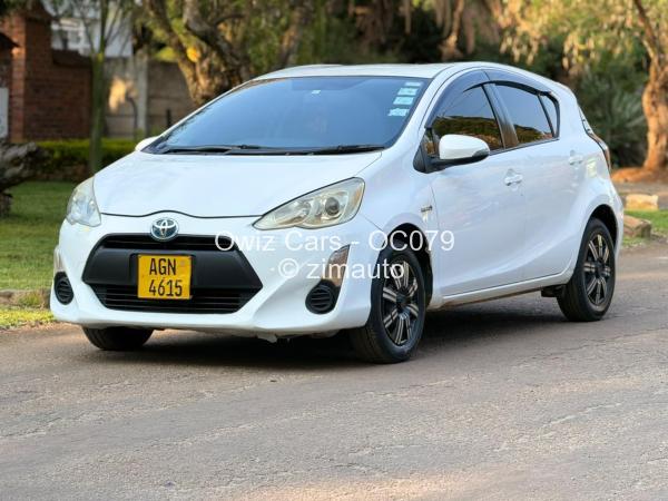 2016 Toyota  AquaBlack Face