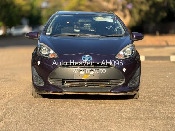 2017 Toyota  AquaBlack Face