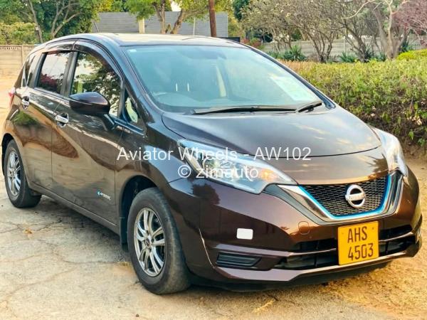 2017 Nissan  NoteE Power