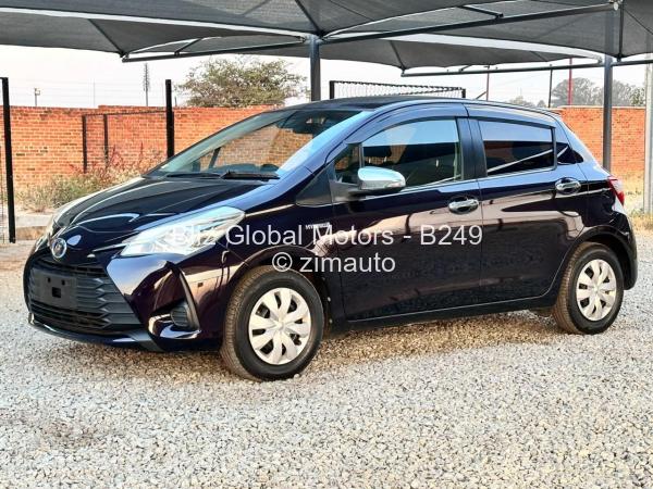 2017 Toyota  Vitz