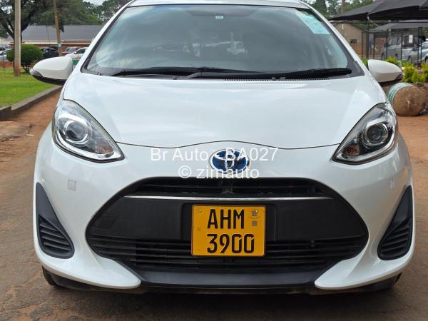 2018 Toyota  AquaBlack Face