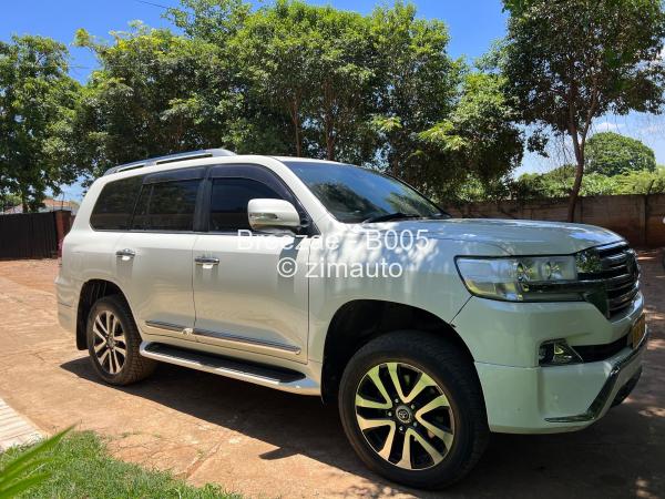 2018 - Toyota  Land Cruiser 200